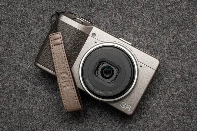  Ricoh GR III 