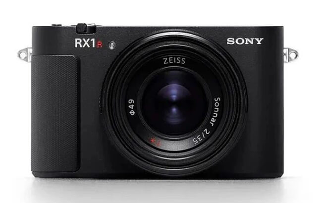 A Comparison of Sony RX1RIII, Leica Q3, and Fujifilm GFX100RF  