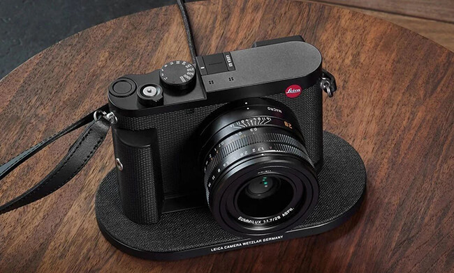 A Comparison of Sony RX1RIII, Leica Q3, and Fujifilm GFX100RF  
