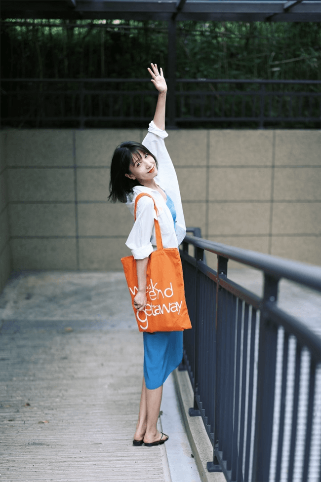 9 Photo Poses to Try Downstairs Your Residential Complex