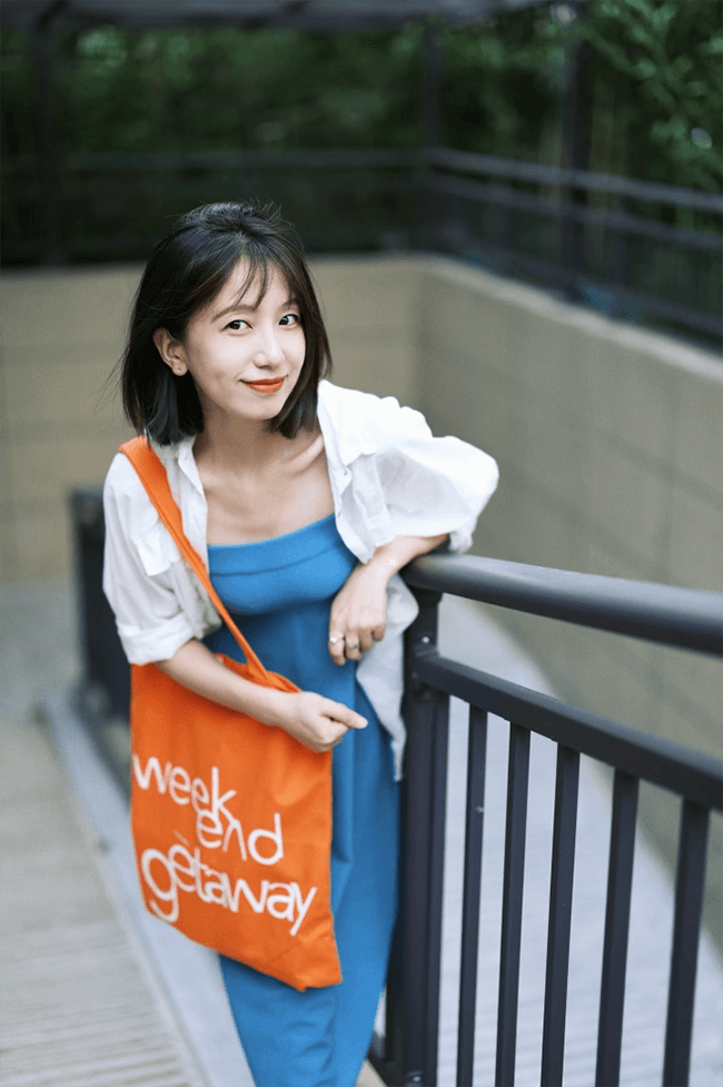 9 Photo Poses to Try Downstairs Your Residential Complex