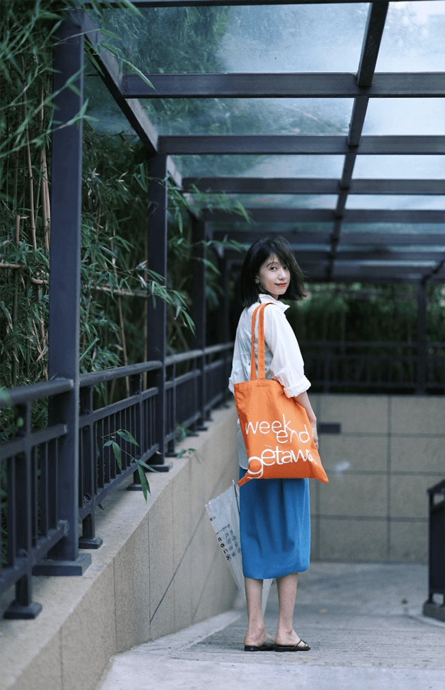 9 Photo Poses to Try Downstairs Your Residential Complex