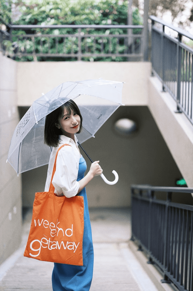 9 Photo Poses to Try Downstairs Your Residential Complex
