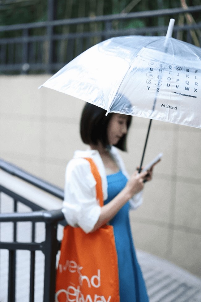 9 Photo Poses to Try Downstairs Your Residential Complex