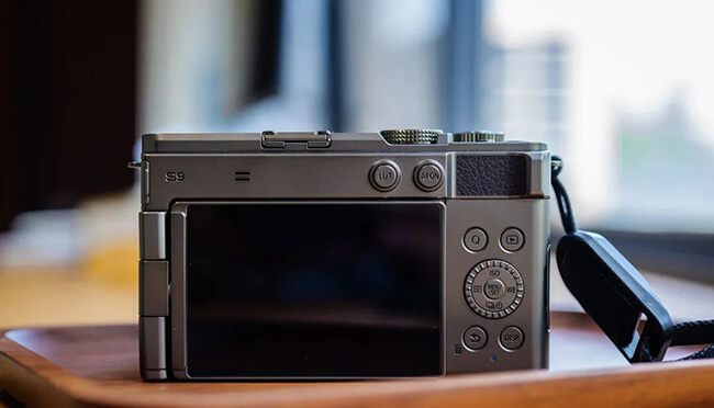 Comparison Between Panasonic LUMIX S9 and Sony A7C2