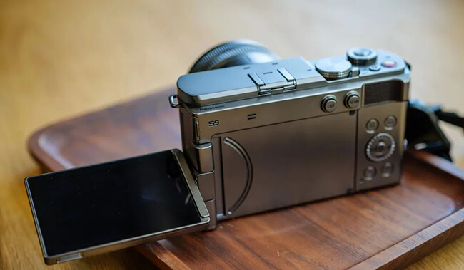 Comparison Between Panasonic LUMIX S9 and Sony A7C2