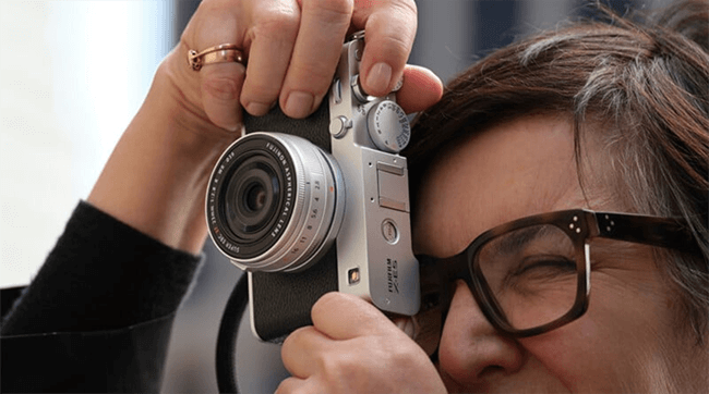 Comparison between Sony a7CR and RX1R III